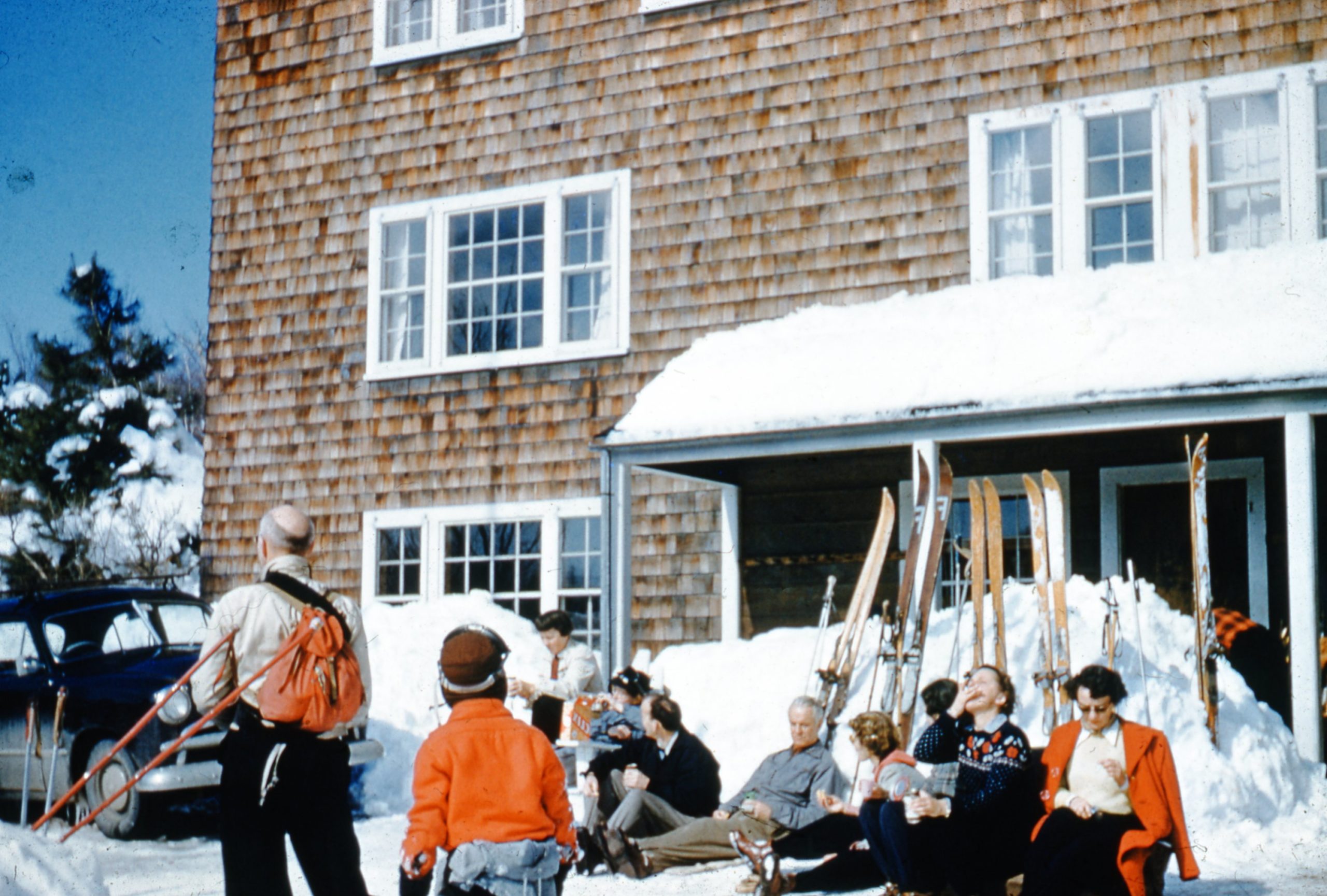 400.0352 Cardigan Lodge Skiers 1950s