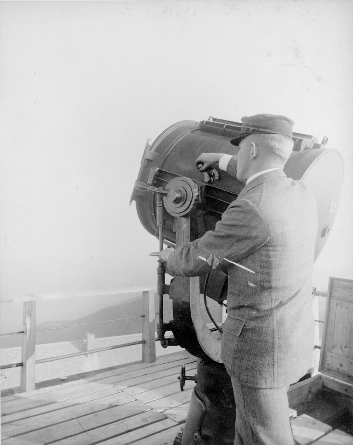 The Mount Washingtn Tower Search Light Lewis Rogers Collection Library Of Congress Courtesy Mount Washington Auto Road Archives. 1218x1536